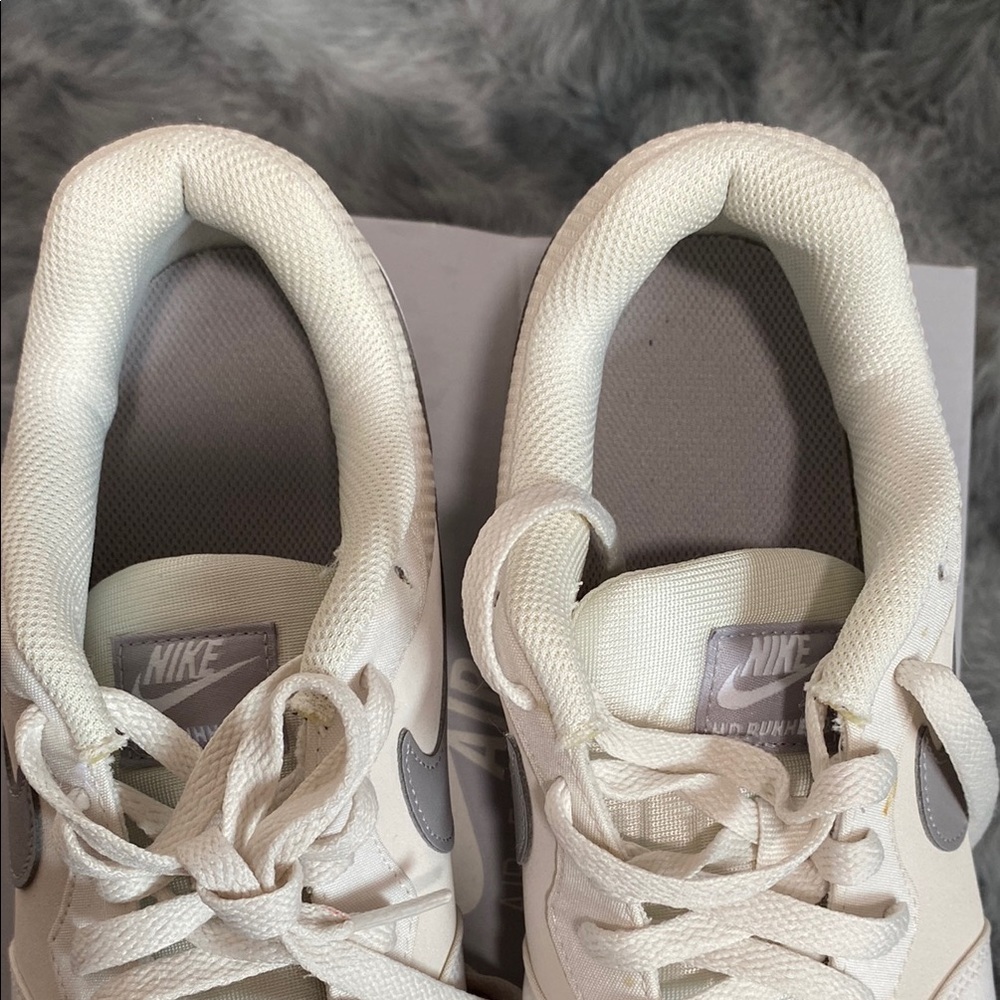 - Nike MD RUNNER 2 size 8.5 Off-White and Light Gray Sneakers like new - Picture 6 of 9